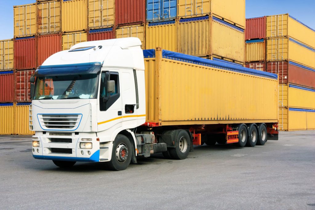 xe tải chở container vận chuyển hàng hoá