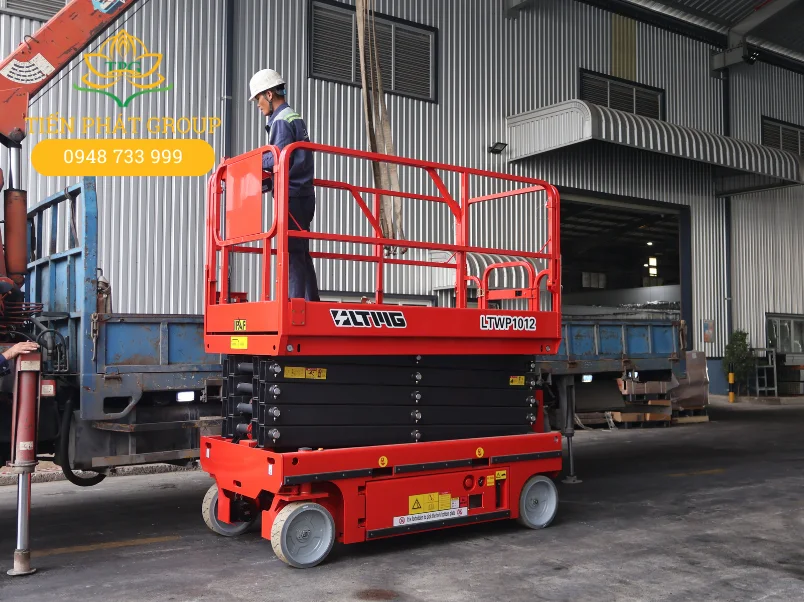 Cho thuê xe nâng người tại TPHCM (Sài Gòn) bảng giá 2026 2 Nen chon thue xe nang nguoi tai Tien Phat vi co hon 7 nam kinh nghiem va uy tin trong nganh voi gia re nhat