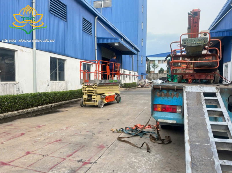Cho thuê xe nâng người tại Hóc Môn uy tín, giá rẻ 3 Tai sao nen thue xe nang nguoi cua cong ty Tien Phat o Hoc Mon