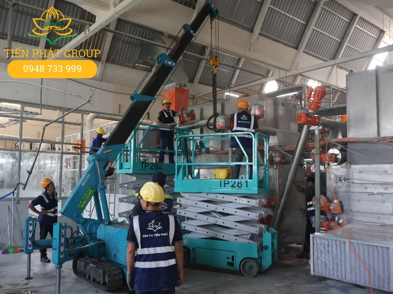 Tien Phat Group cho thue xe cau chan nhen lap dat day chuyen san xuat cho nha may tai Long An