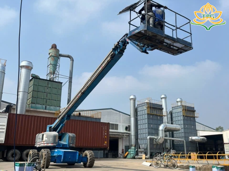 Cho thuê xe nâng người cắt kéo, boom lift tại Nha Trang, Khánh Hòa 3 cho thue xe nang nguoi boom lift dau diesel nha trang khanh hoa