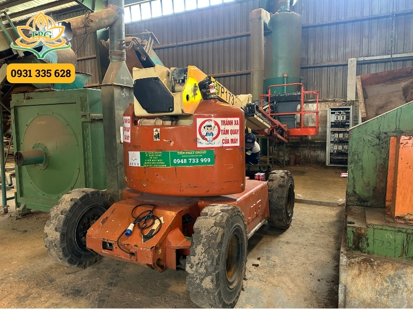 Bảng giá cho thuê xe nâng người Bình Dương trọn gói | Chuyên xe cắt kéo, xe Boomlift 6 hinh anh thue xe nang nguoi binh duong bao tri may