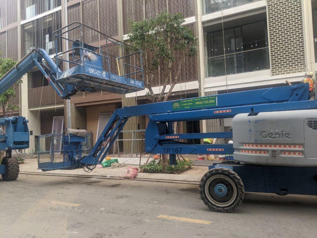 Xe nang nguoi Boomlift dien