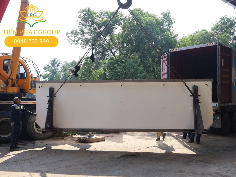 Tien Phat cung cap dich vu rut may moc thiet bi tu container