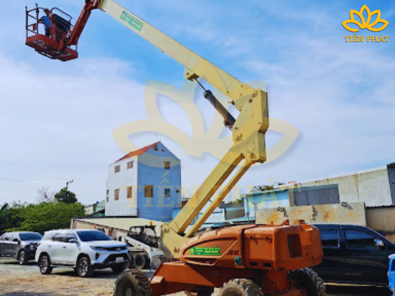 Xe nang nguoi JLG M600JP