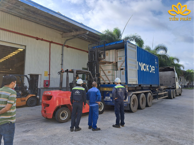 Khu vuc cung cap dich vu boc xep hang hoa container