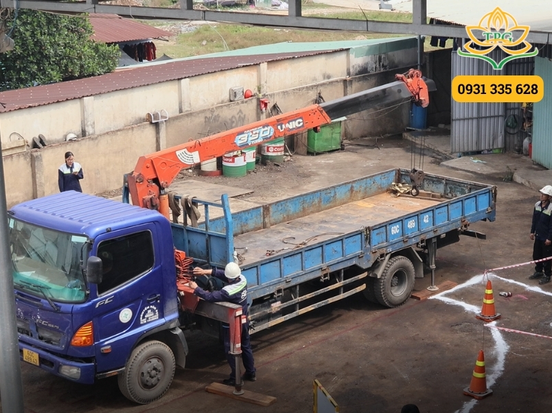 Mua bán xe cẩu tự hành 3 tấn, 3.5 tấn, 5 tấn, 10 tấn, 15 tấn cũ giá rẻ 1 gia ban xe cau 3 tan cu hino fc3jlua can cau unic 330