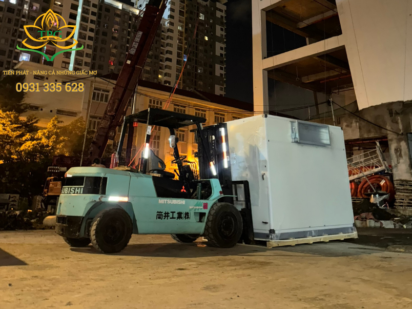 Dap uung da dang tai trong xe nang hang tai Binh Thuan