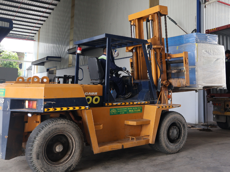 Dịch vụ cho thuê xe nâng bốc hàng TpHCM, Bình Dương, Đồng Nai 4 Tien Phat cung cap dich vu cho thue xe nang boc hang toan dien