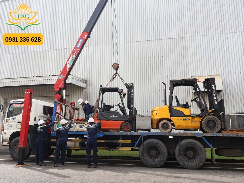 So sánh xe nâng dầu và xe nâng điện, nên mua/thuê loại nào? 3 so sanh xe nang dien va xe nang dau theo hieu suat lam viec