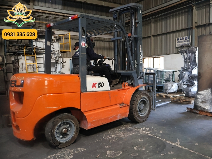 Bảng giá xe nâng dầu Toyota, Komatsu, LTMG mới nhất 2025 1 xe nang dau heli 5 tan cpcd50 qc5k2
