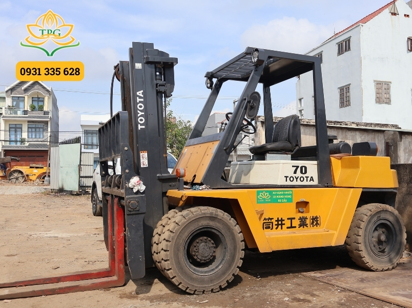 Bảng giá xe nâng dầu Toyota, Komatsu, LTMG mới nhất 2025 4 xe nang dau toyota fd70 7 tan