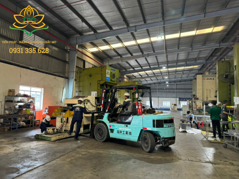 Dịch vụ cho thuê xe nâng hàng tại Dĩ An uy tín, giá tốt 4 Quy trinh cho thue xe nang tai Di An nhanh chong, an toan