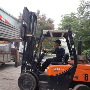 xe nang 3 tan doosan d30gp