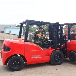 xe nang 5 tan ltmg fd50 chay dau