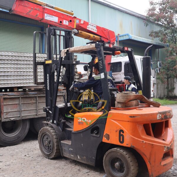 xe nang dau 3 tan doosan d30gp