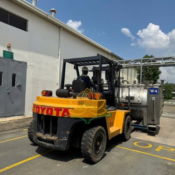 xe nang toyota fd70