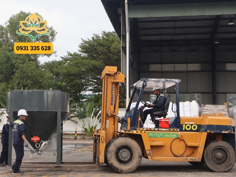 Cho thuê xe nâng hàng 1 - 15 tấn tại Cần Giờ giá tốt 5 nhung diem khac biet lam nen uy tin cua tien phat group tai can gio