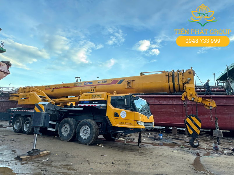 Cho thuê xe cẩu thùng, cẩu Kato tại KCN Phú Chánh 2 Tien Phat Group cho thue xe cau banh lop tai trong lon.