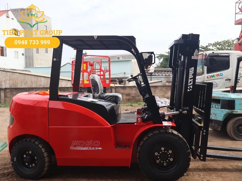 Top 10 thương hiệu xe nâng hàng tốt nhất 2026 5 LTMG la thuong hieu xe nang noi len voi cac dong xe nang dia hinh tai trong lon duoc trang bi tieu chuan cao