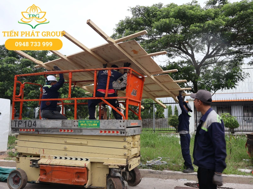 Cho thuê xe nâng người tại KCN Mai Trung, giá tốt nhất 2026 1 Loi the khi thue xe nang nguoi Tien Phat Group tai KCN Mai Trung la thiet bi da dang, gia thue canh tranh va ho tro ky thuat 247