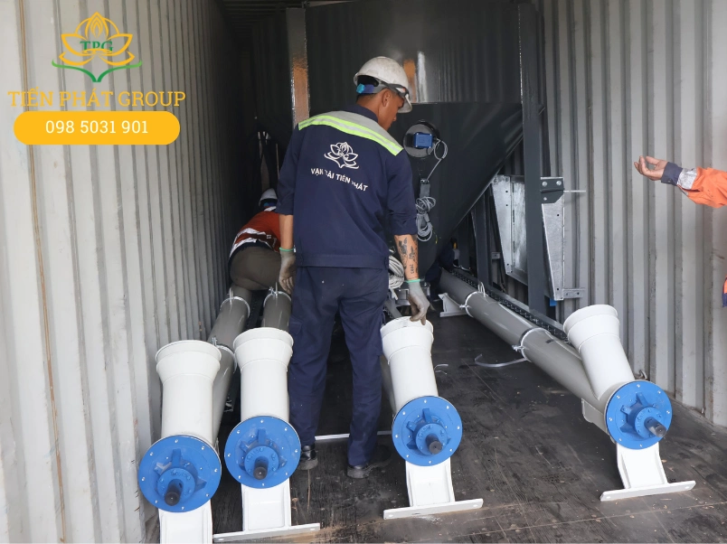 Đóng rút container tại Khánh Hòa trọn gói, uy tín 24/7 1 Tien Phat cung cac cac dich vu dong rut container bao gom dong hang, rut ruot container may moc, boc xep hang hoa