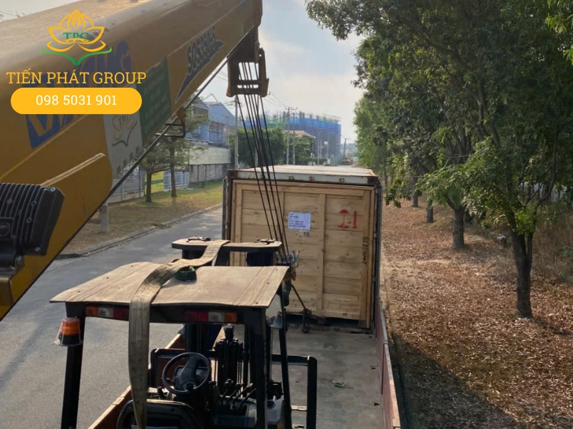 Bảng giá đóng rút container tại Vũng Tàu mới nhất 2026 2 Tien Phat nhan dong rut container Vung Tau may moc thiet bi, day chuyen san xuat, hang sieu truong sieu trong, hang xuat nhap khau