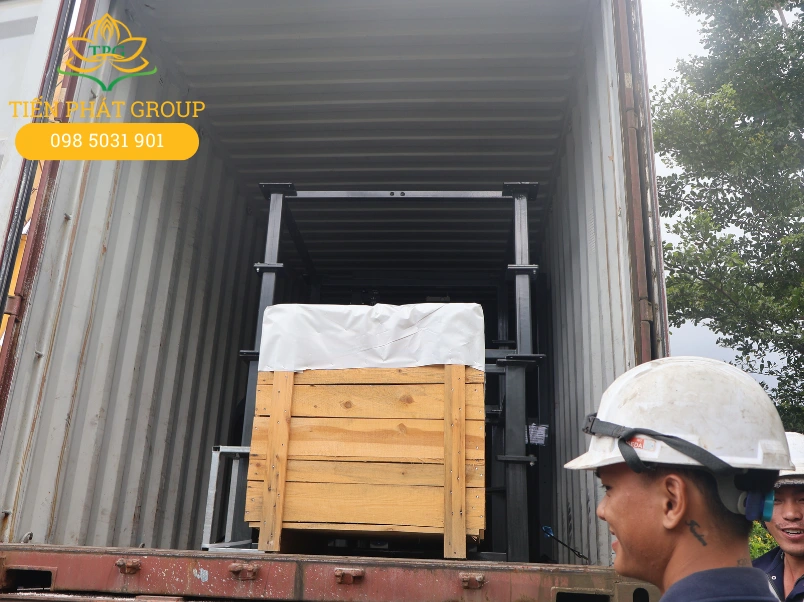 Đóng rút container Cần Thơ giá rẻ tại KCN Trà Nóc, Cái Cui 4 Tien Phat thuc hien du an dong rut va di doi may moc vao vi tri lap dat cho cong ty tai KCN Tra Noc