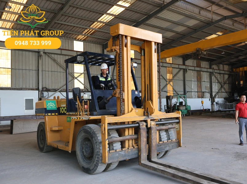 Top 10 thương hiệu xe nâng hàng tốt nhất 2026 7 Tieu chi de chon thuong hieu xe nang hang la phu hop voi moi truong lam viec, tong chi phi so huu, phu tung san co va gia tri thanh khoan.