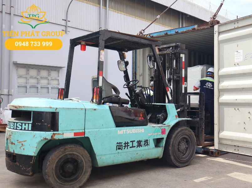 Top 10 thương hiệu xe nâng hàng tốt nhất 2026 2 Xe nang Mitsubishi duoc danh gia cao ve do ben, van hanh em ai nho cong nghe Nhat Ban