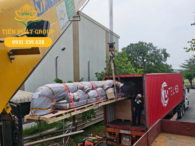 Ứng dụng của xe cẩu trong thi công cơ giới, vận tải và di dời máy móc 2 Ung dung cua xe cau trong van tai va logistics