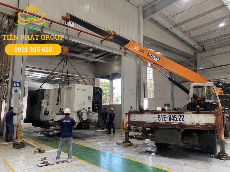 Ứng dụng của xe cẩu trong thi công cơ giới, vận tải và di dời máy móc 4 Ung dung xe cau trong cong nghiep