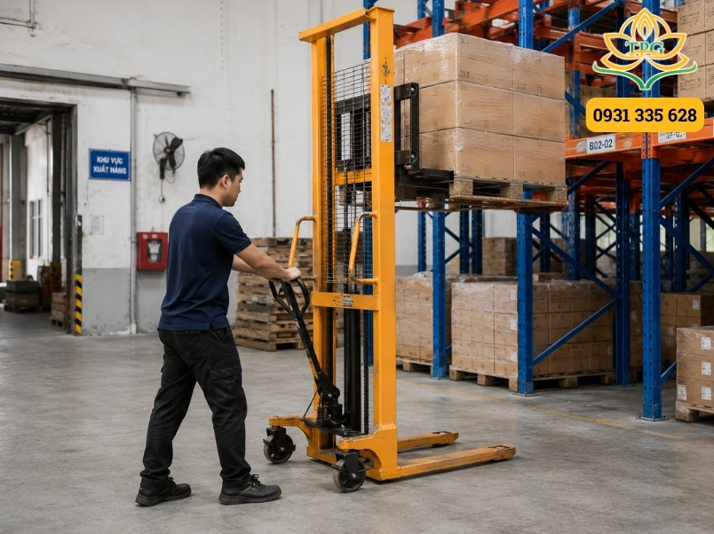 Hướng dẫn sử dụng xe nâng tay cơ, điện và xe nâng tay cao đúng cách 3 cach su dung xe nang tay cao