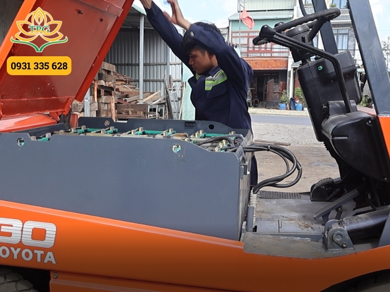 Quy trình bảo dưỡng xe nâng dầu và điện định kỳ và bảng checklist chi tiết 3 quy trinh bao duong xe nang dien dinh ky