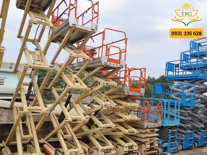 Cho thuê xe nâng người chiều cao làm việc 6 - 50m tại Bến Lức 1 cho thue xe nang nguoi cat keo tai ben luc