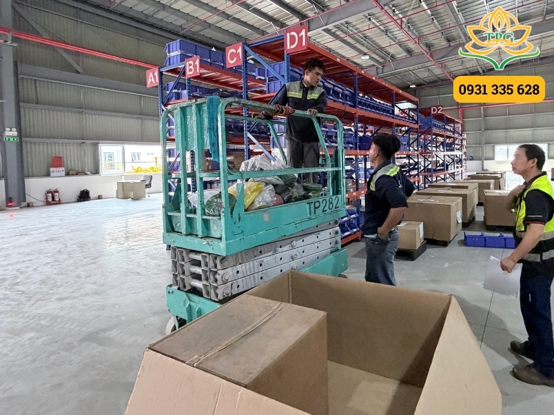 Cho thuê xe nâng người cắt kéo, boom lift chiều cao 6-50m tại Châu Thành 1 cho thue xe nang nguoi cat keo tai chau thanh