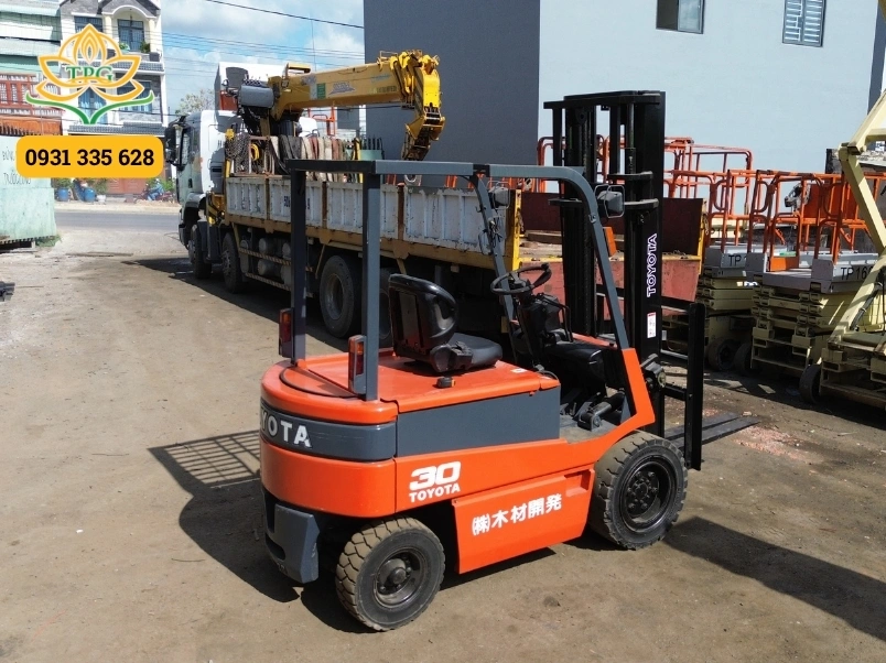 Thủ tục mua bán xe nâng: Hồ sơ pháp lý và quy trình chuẩn từ A đến Z 3 luu y cho cac ben trong luc lam thu tuc mua ban xe nang