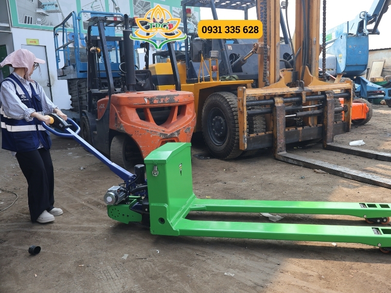 Xe nâng tay có cần kiểm định không? Giải đáp chi tiết theo pháp luật hiện hành 1 xe nang tay co can kiem dinh khong